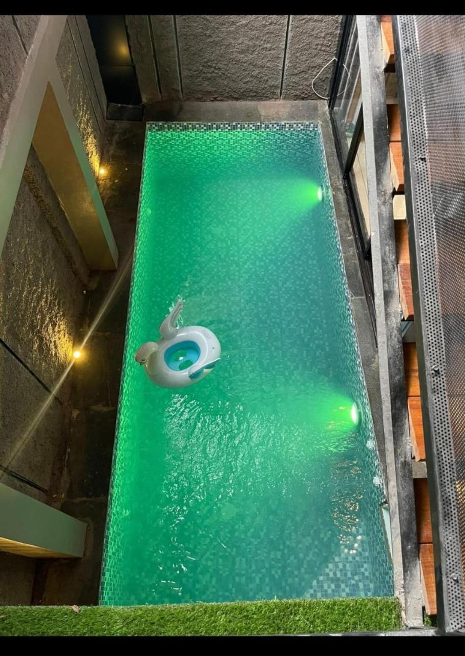 Deluxe Room (2 Adults + 1 Child)